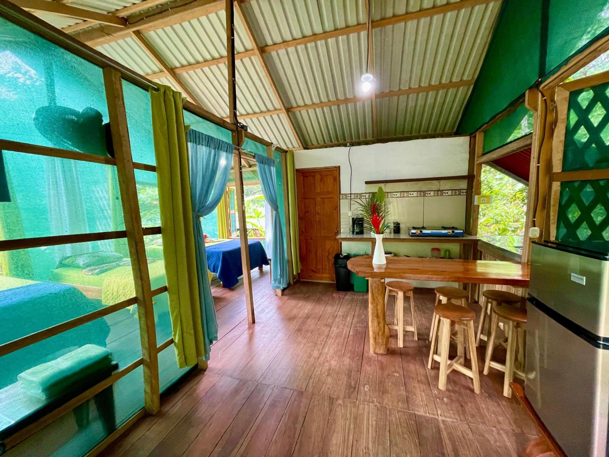 Alouatta Lodge And Canopy Cahuita Exterior foto