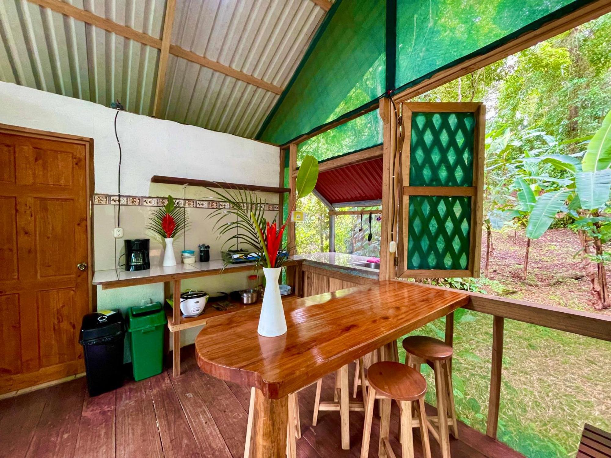 Alouatta Lodge And Canopy Cahuita Exterior foto